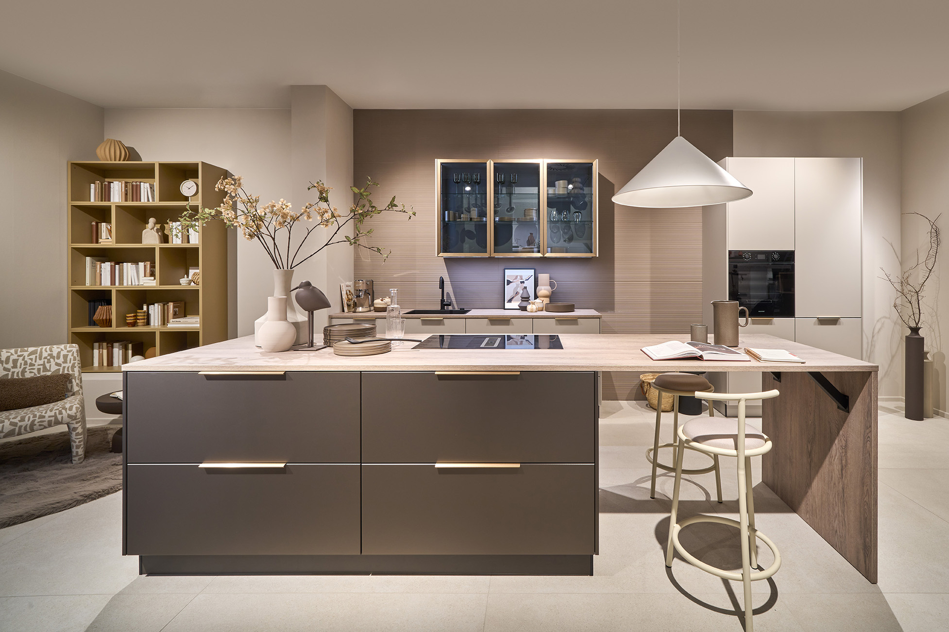 Overall view of a Häcker kitchen in metallic brown