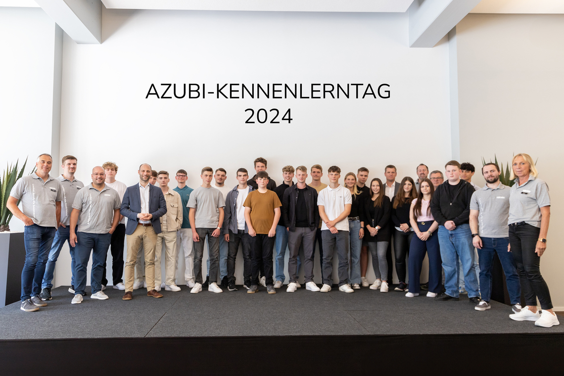 Gruppenfoto vom Azubi-Kennenlerntag 2024 Gruppenfoto vom Azubi-Kennenlerntag 2024