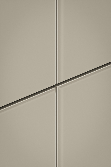 Close-up of the satin-matte polymer glass front in sand beige, Häcker systemat