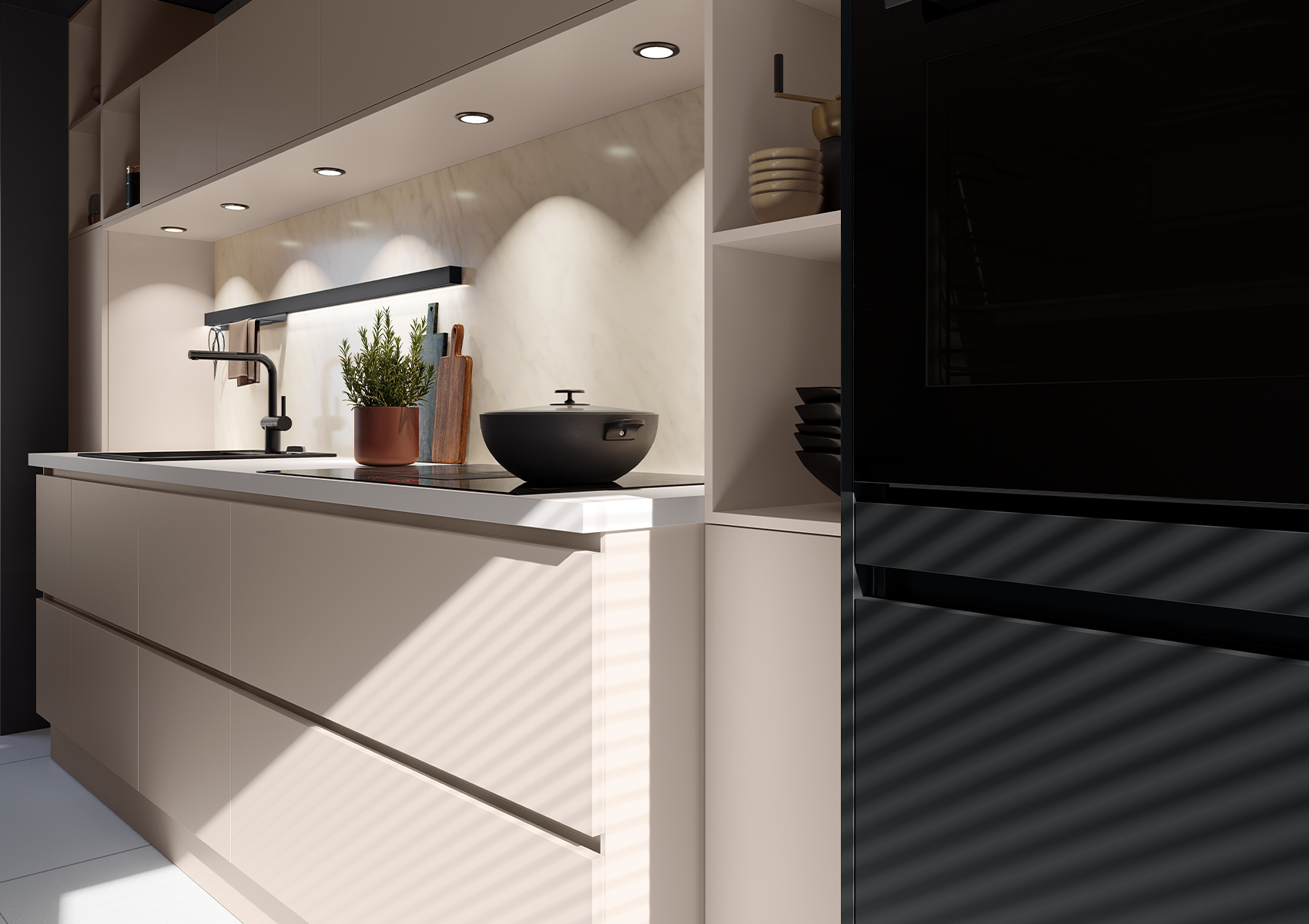 Vista del mueble de cocina con encimera y trasera de mármol, iluminado con focos y tiras de LED integradas en las columnas, equipado con riel Linero MosaiQ y ganchos dobles.