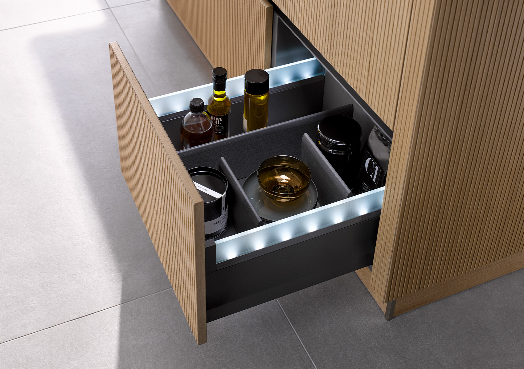Kitchen pull-out with lighting